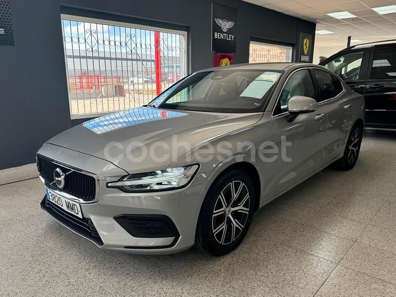 Usado Volvo S60 Core 197 CV (144 kW) 2023 Gris / plata Berlina