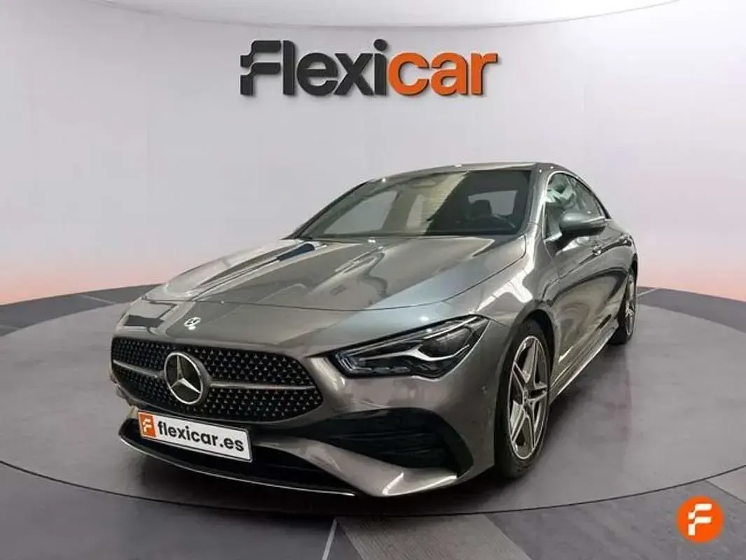 Usado Mercedes CLA200 163 CV (119 kW) 2024 Gris Coupe