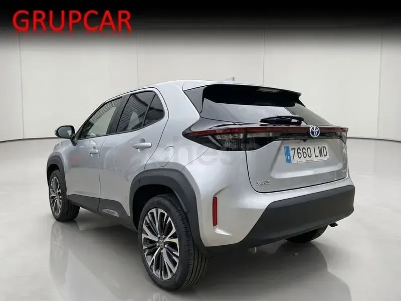 Usado Toyota Yaris Cross Plus 116 CV (85 kW) 2022 Gris / plata SUV