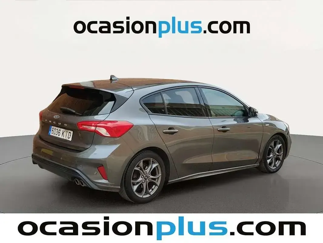 Usado Ford Focus ST-Line 120 CV (88 kW) 2019 Gris Utilitario