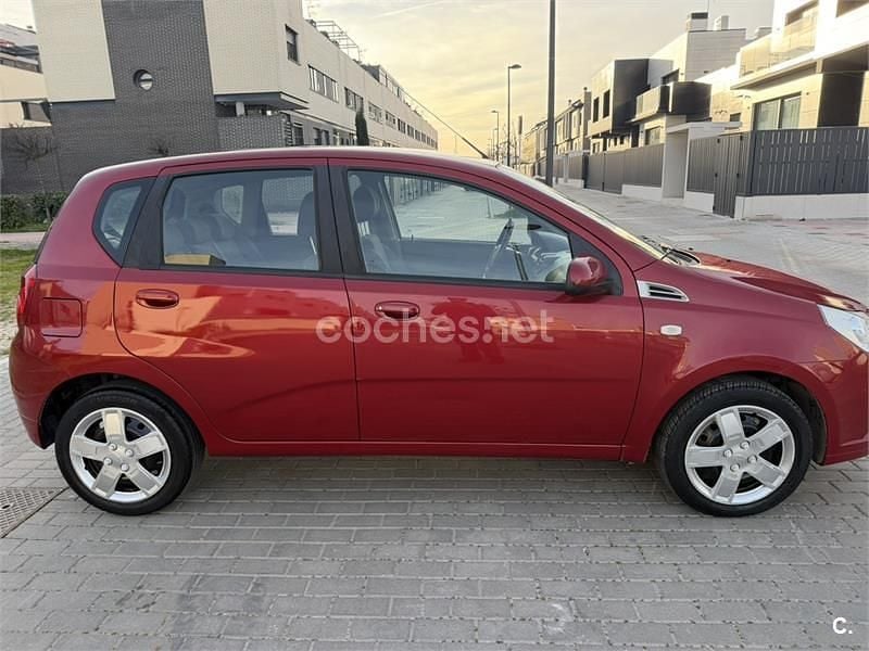 Usado Chevrolet Aveo LS 101 CV (74 kW) 2010 Rojo Berlina