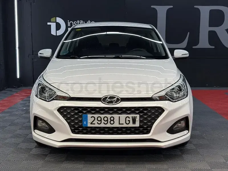 Usado Hyundai i20 100 CV (73 kW) 2020 Blanco Utilitario