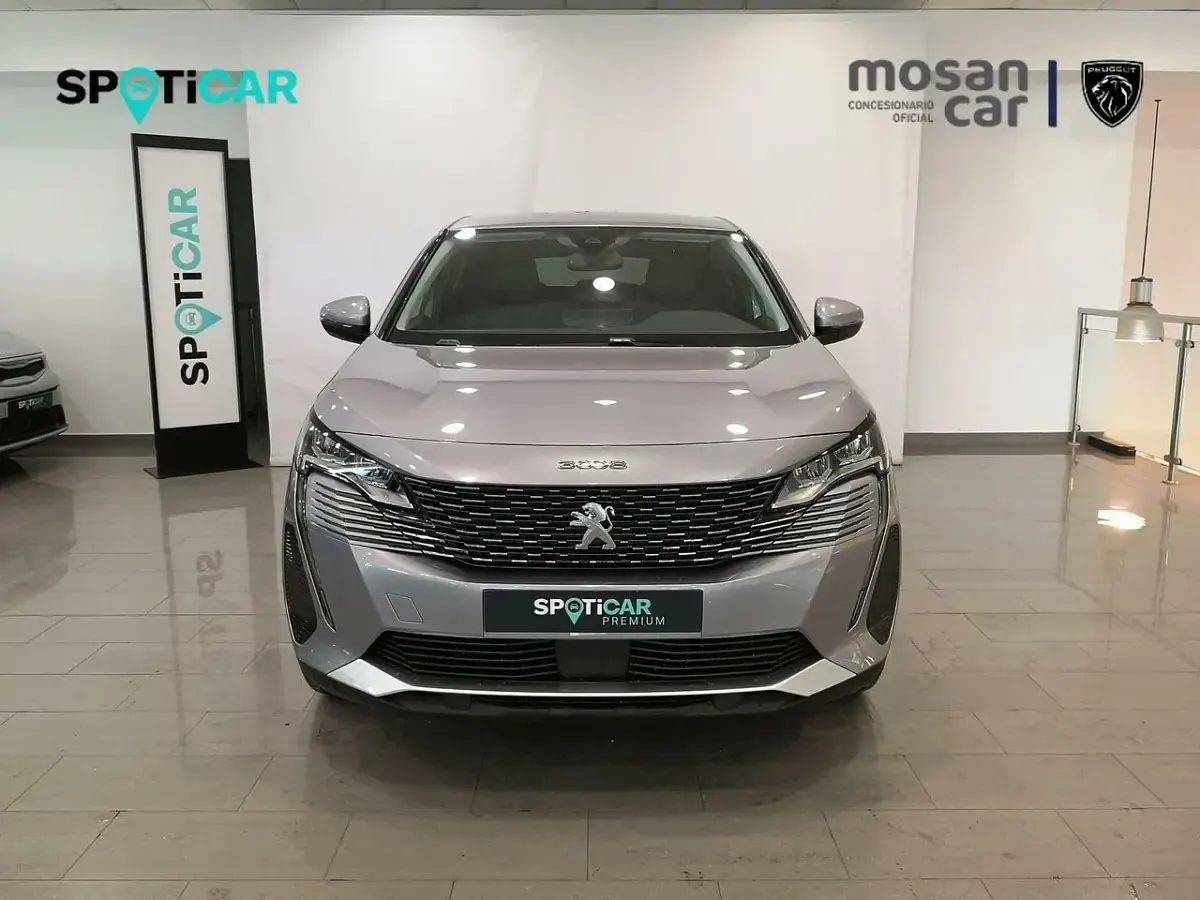 Usado Peugeot 3008 Allure 131 CV (96 kW) 2024 Gris SUV