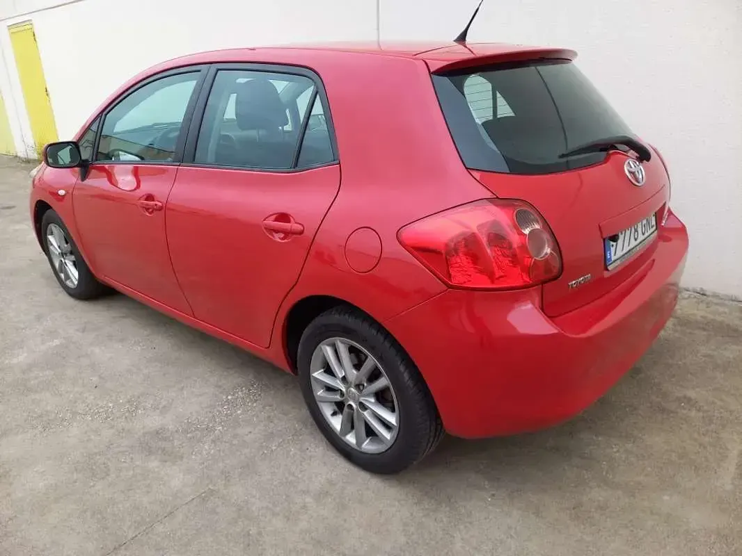 Usado Toyota Auris 101 CV (74 kW) 2009 Rojo Utilitario