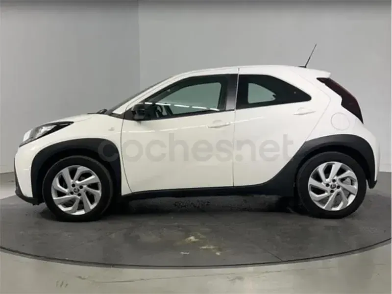 Usado Toyota Aygo X Play 72 CV (52 kW) 2025 Blanco SUV