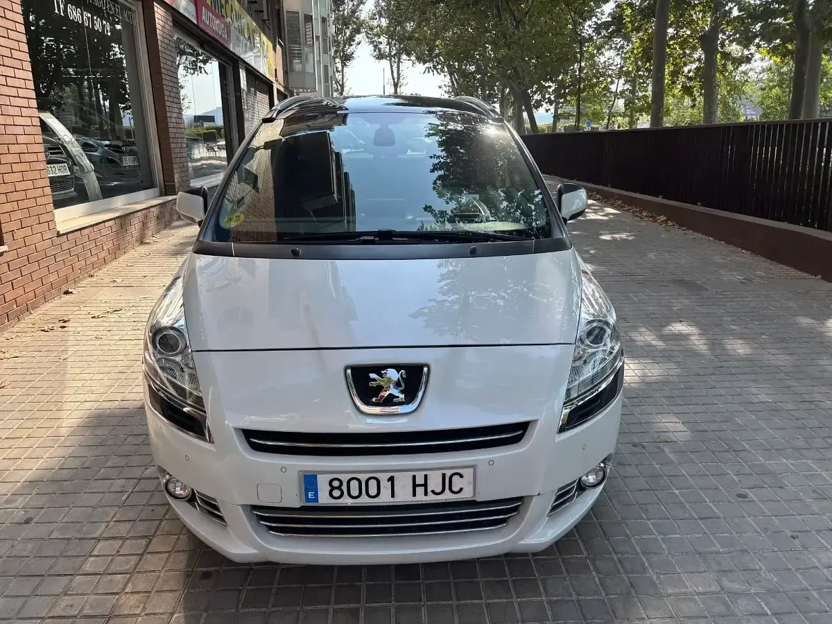 Usado Peugeot 5008 Allure 163 CV (119 kW) 2012 Blanco Monovolumen