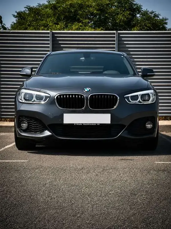 Usado BMW 118 Comfort Edition 136 CV (100 kW) 2017 Gris Utilitario