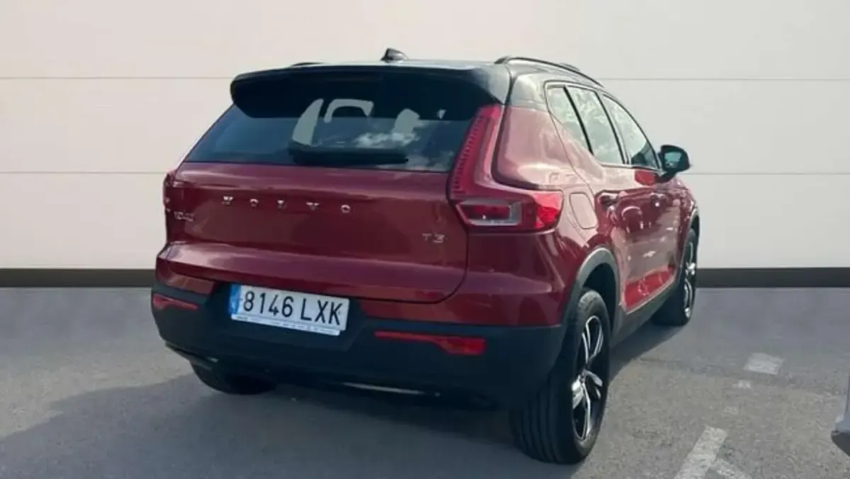 Usado Volvo XC40 R-Design 163 CV (119 kW) 2022 Rojo SUV