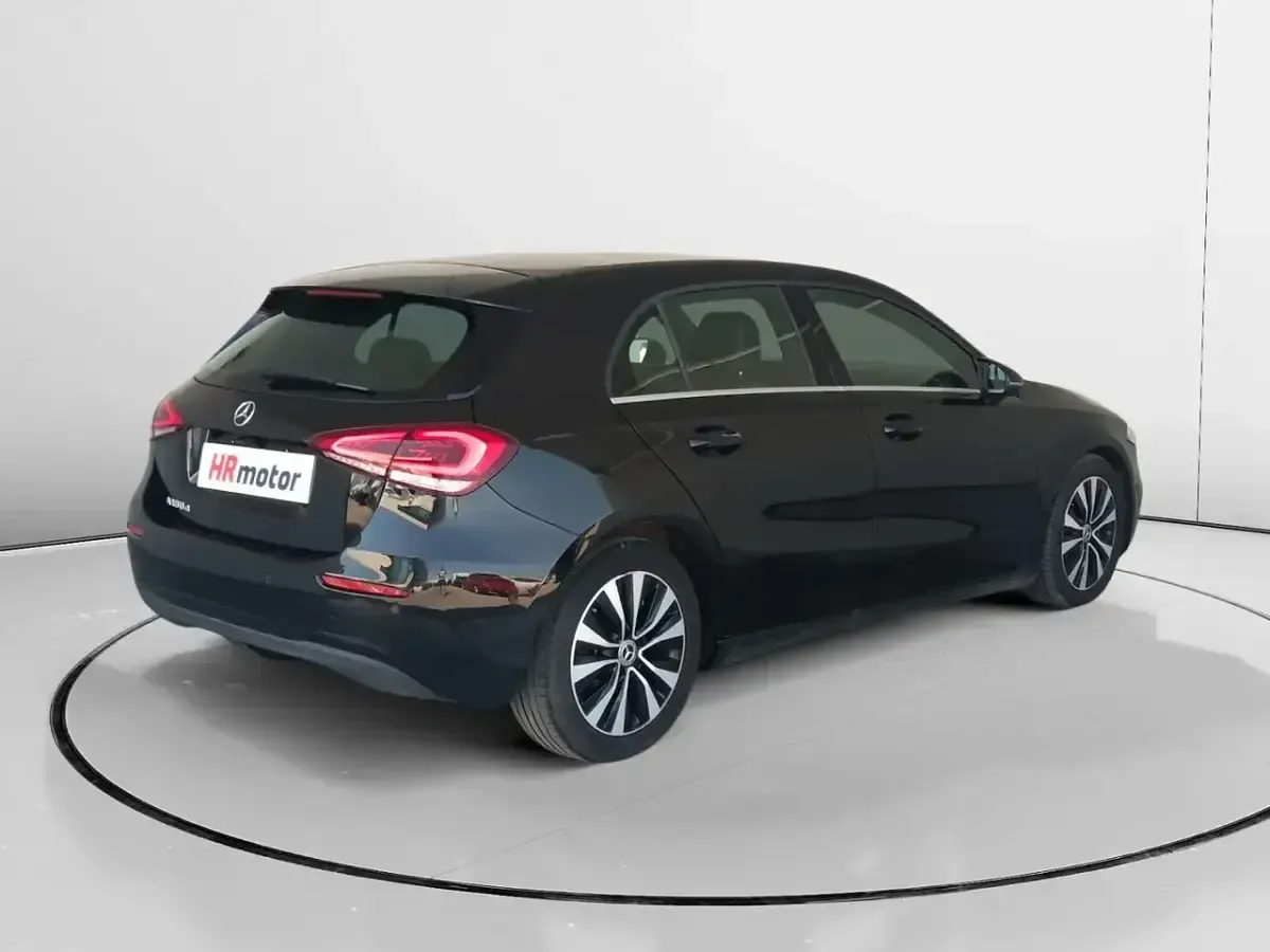 Usado Mercedes A180 116 CV (85 kW) 2021 Negro Berlina