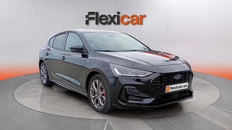 Usado Ford Focus ST-Line 125 CV (91 kW) 2022 Negro Berlina