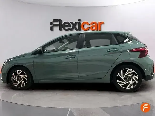 Usado Hyundai i20 100 CV (73 kW) 2024 Verde Utilitario