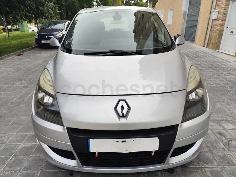 Usado Renault Scénic III Dynamique 130 CV (95 kW) 2011 Gris / plata Monovolumen