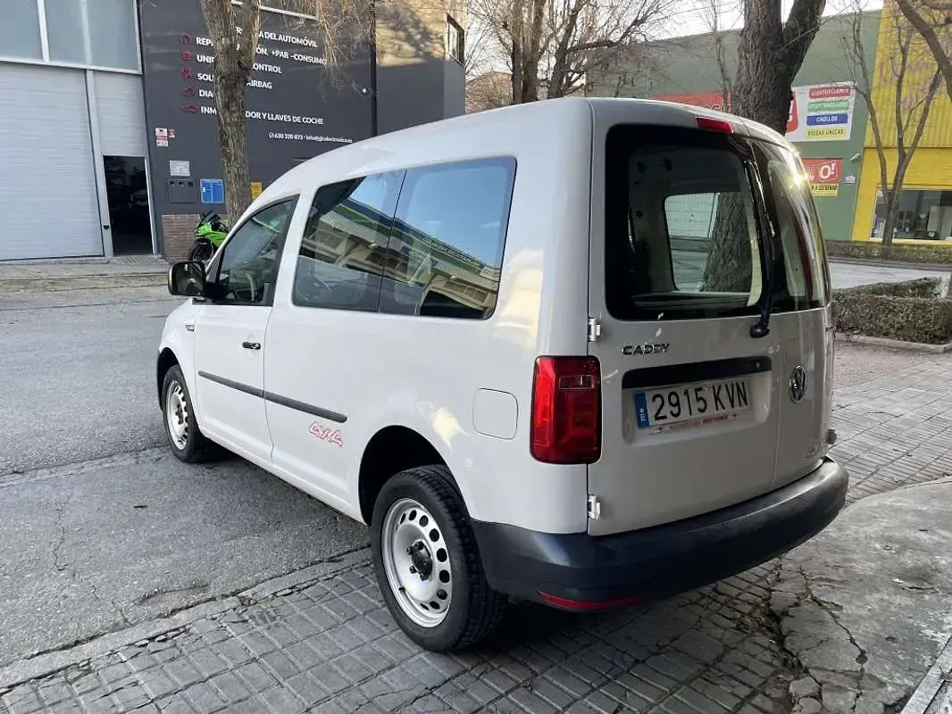 Usado VW Caddy 122 CV (89 kW) 2019 Blanco Monovolumen