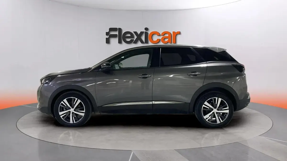 Usado Peugeot 3008 Allure 131 CV (96 kW) 2023 Gris SUV