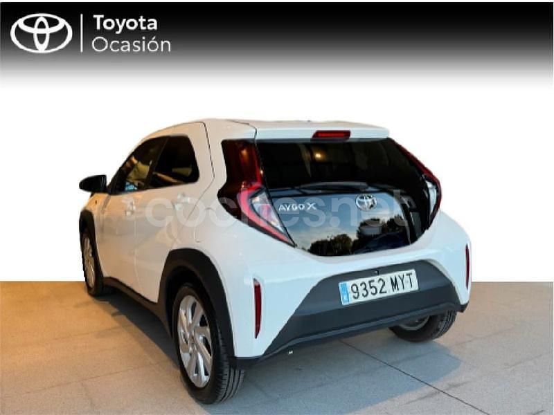 Usado Toyota Aygo X Play 72 CV (52 kW) 2025 Blanco SUV