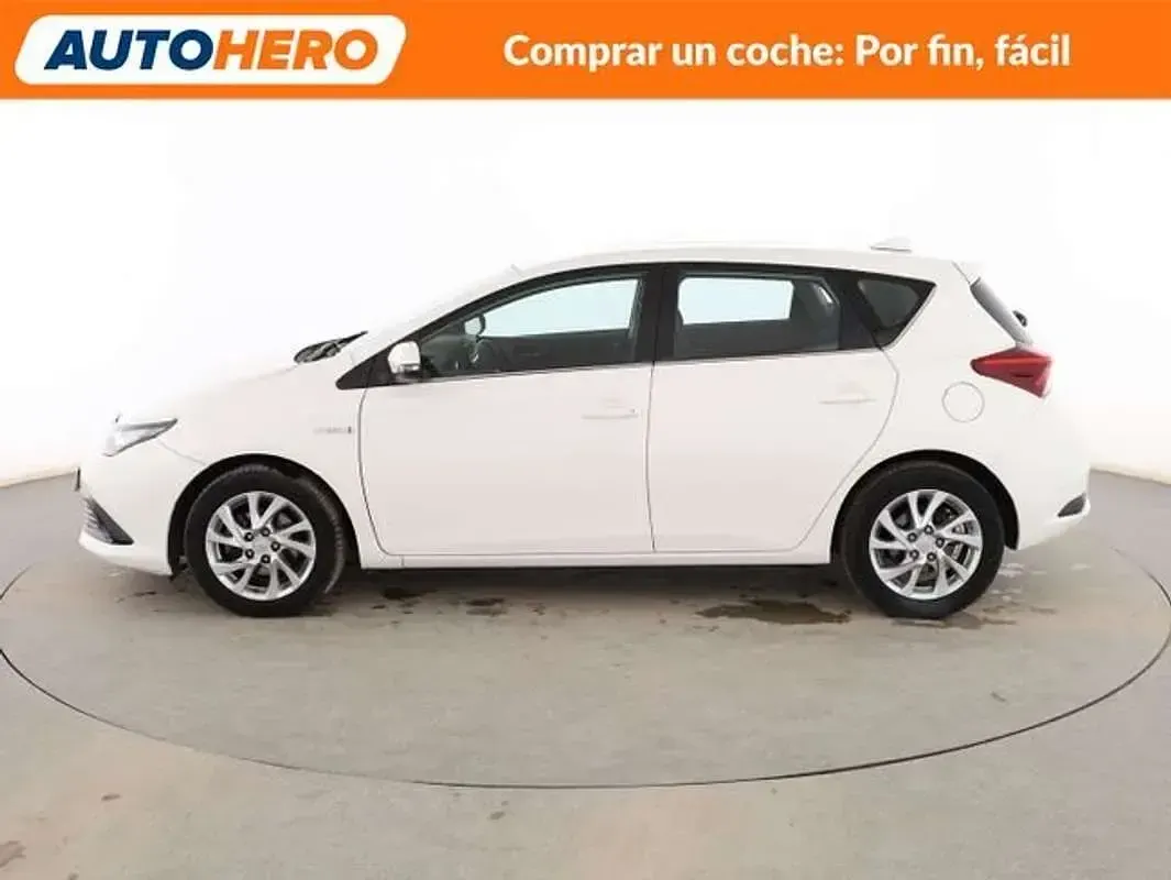Käytetty Toyota Auris Hybrid Active 136 HP (100 kW) 2016 Valkoinen Viistoperä