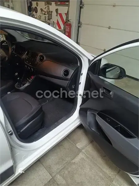 Usado Hyundai i10 Style 87 CV (63 kW) 2015 Blanco Utilitario