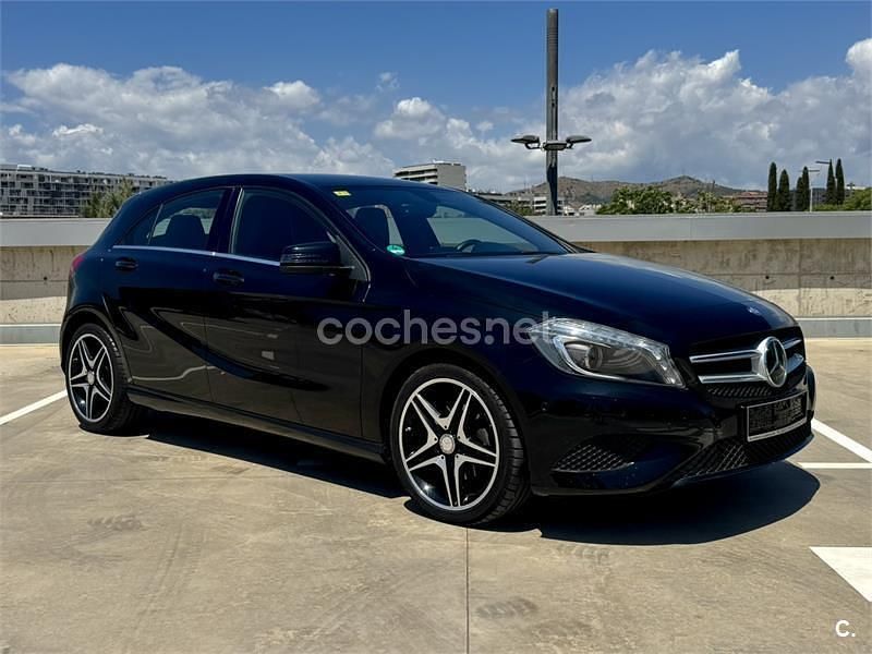 Käytetty Mercedes A200 Urban 156 HP (114 kW) 2013 Musta Sedan