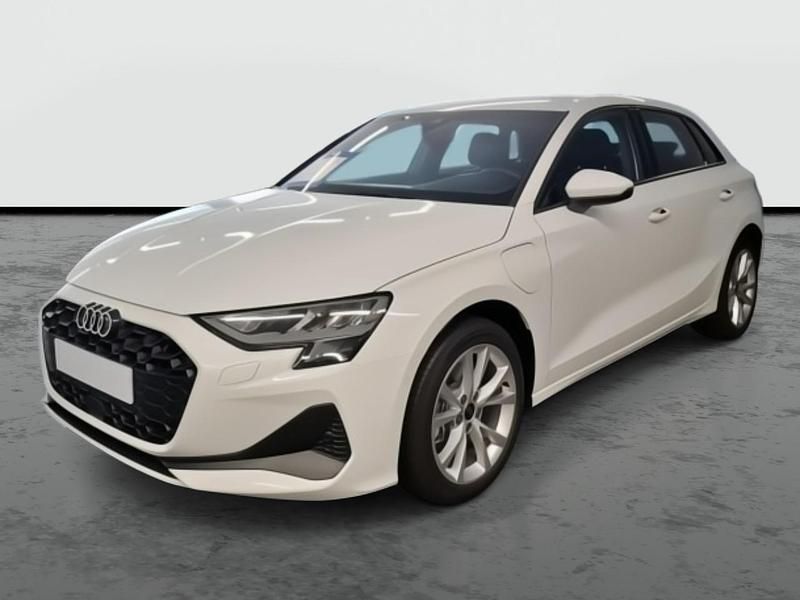 Blanco arkona Nuevo 2025 Audi A3 Sportback Utilitario | 37.490 € (Precio justo) - Imagen 1/4