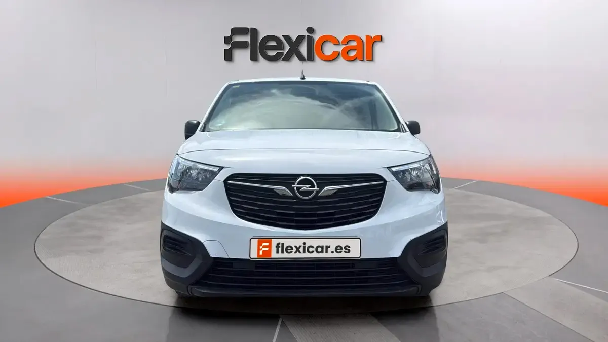 Usado Opel Combo Edition 102 HP (75 kW) 2023 Branco Monovolume