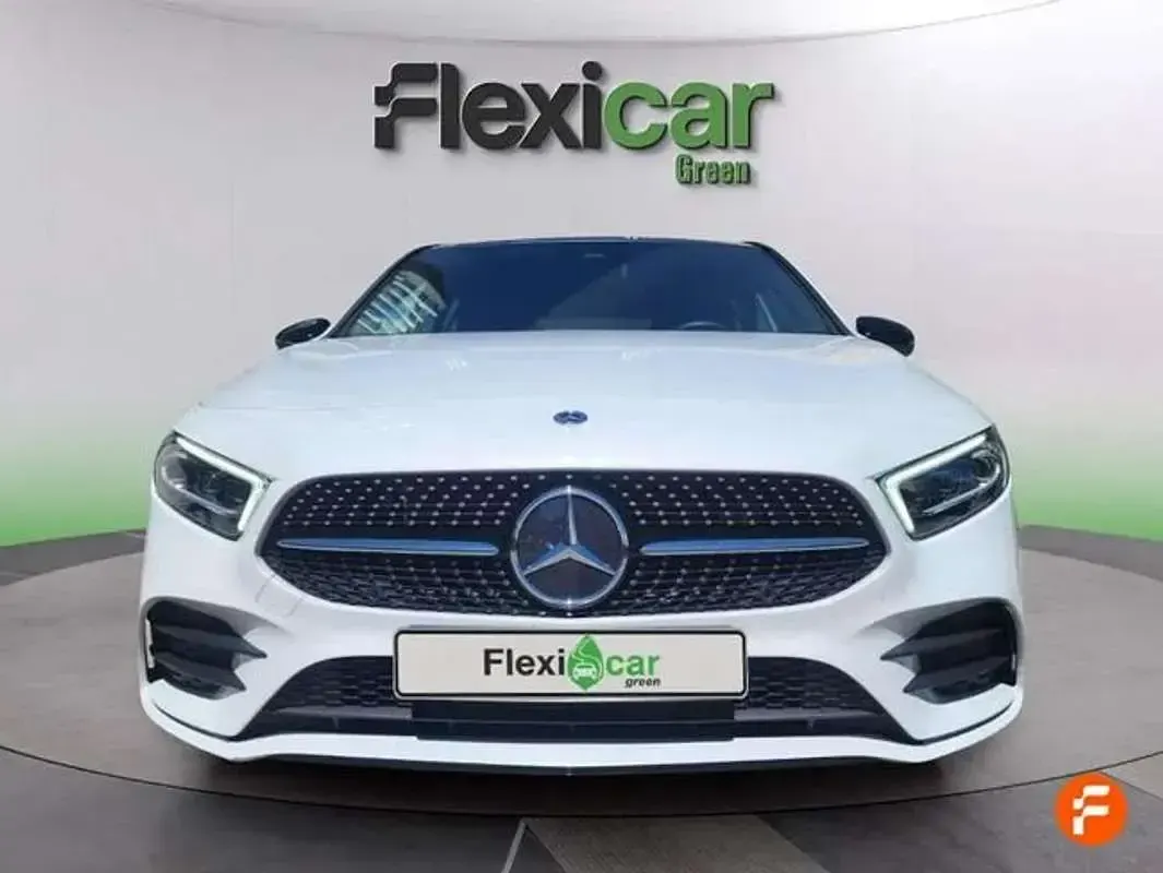 Używany Mercedes A250 218 KM (160 kW) 2022 Biały Sedan/Limuzyna