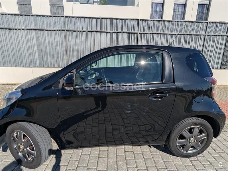 Usado Toyota iQ 68 CV (50 kW) 2009 Negro Utilitario