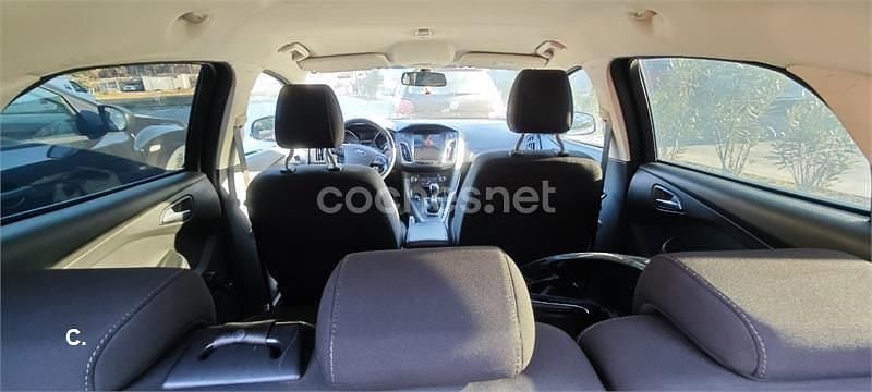 Usado Ford Focus Trend 125 CV (91 kW) 2016 Gris / plata Berlina