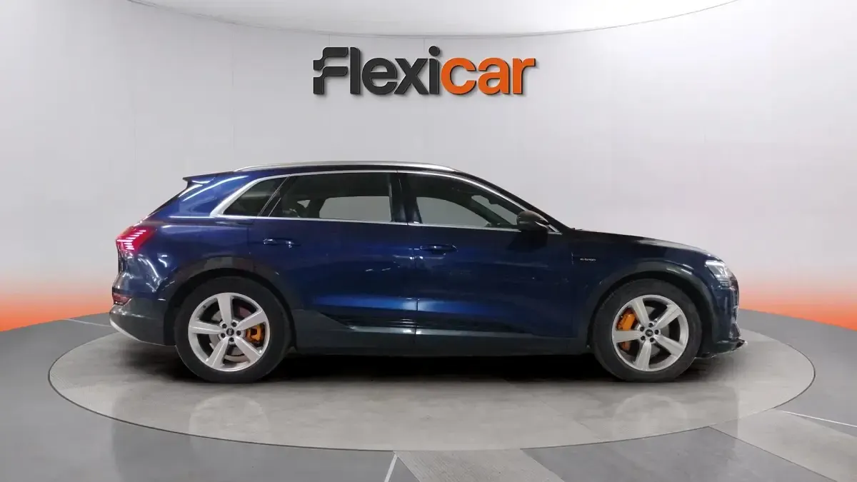 Usado Audi e-tron Premium 369 kW (503 CV) 2022 Azul SUV