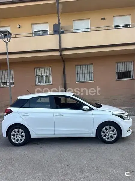 Brugt Hyundai i20 90 HK (66 kW) 2017 Hvid Sedan