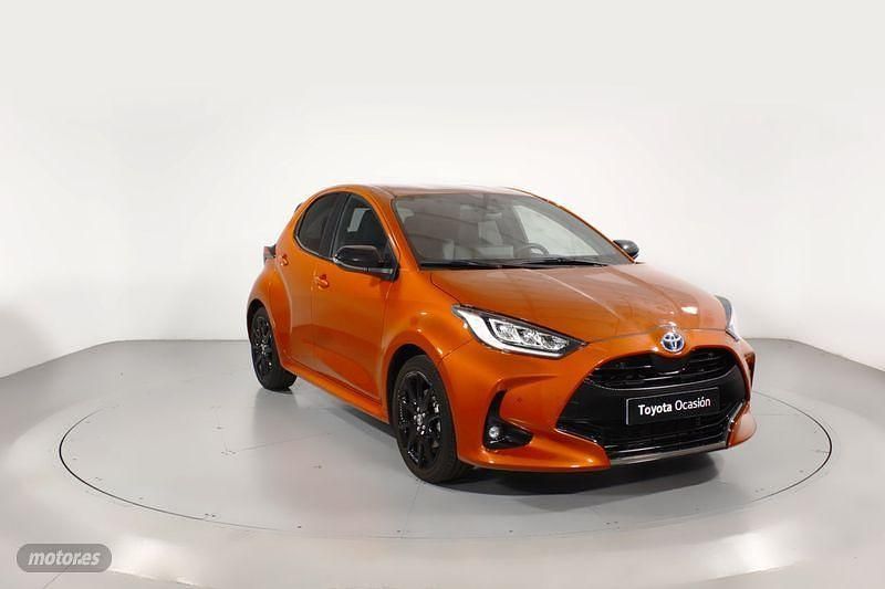 Marrón Usado 2022 Toyota Yaris Hybrid Plus | 23.400 € (Un poco caro) - Imagen 1/4