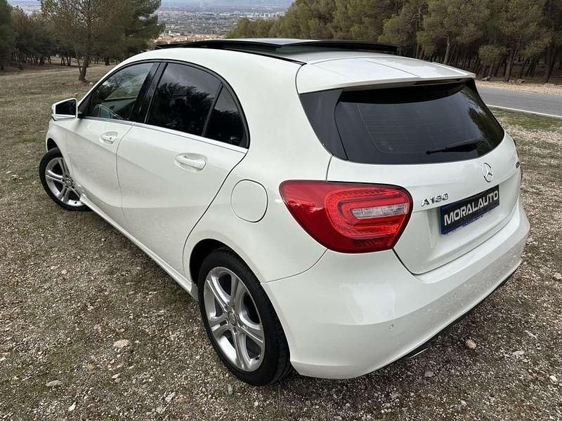Usado Mercedes A180 Urban 109 CV (80 kW) 2014 Blanco Utilitario