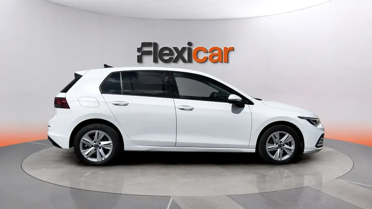 Usado VW Golf VIII 110 CV (80 kW) 2024 Blanco Berlina