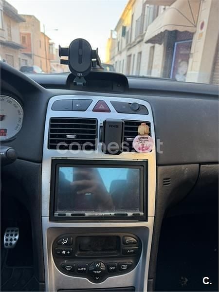 Usado Peugeot 307 CC 110 CV (80 kW) 2005 Negro Descapotable