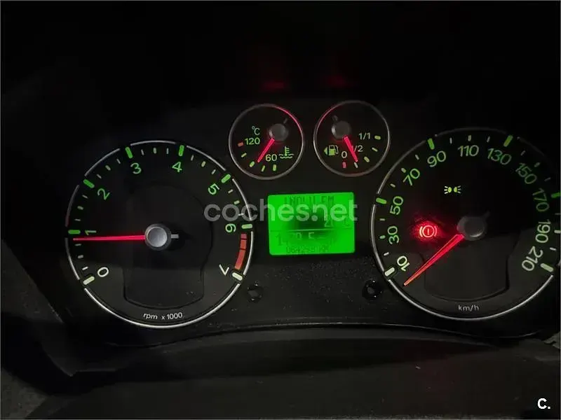 Usado Ford Fiesta Trend 96 CV (70 kW) 2008 Rojo Utilitario