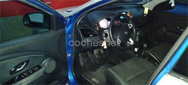 Usado Renault Mégane 110 CV (80 kW) 2012 Gris / plata Berlina