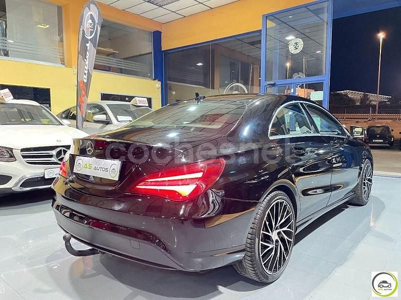 Usado Mercedes CLA200 Business 136 CV (100 kW) 2017 Negro Berlina