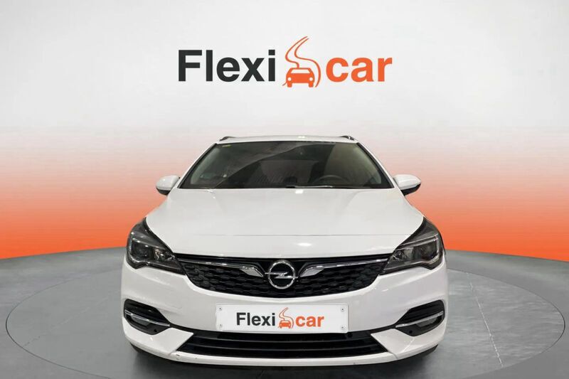 Usado Opel Astra 105 CV (77 kW) 2020 Blanco Familiar