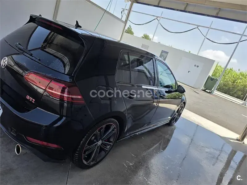 Usado VW Golf VII GTI 245 CV (180 kW) 2019 Negro Berlina