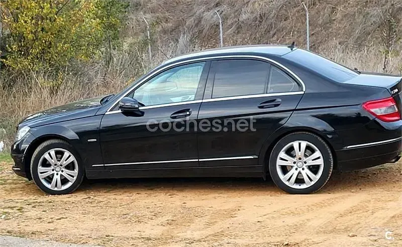 Usado Mercedes C200 136 CV (100 kW) 2010 Negro Berlina
