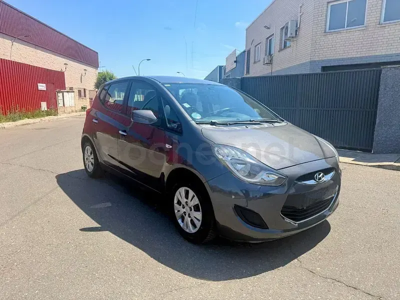 Usado Hyundai ix20 Comfort 90 CV (66 kW) 2011 Gris / plata Utilitario