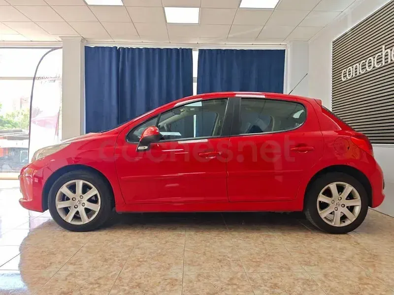 Usado Peugeot 207 Premium 120 CV (88 kW) 2008 Rojo Berlina