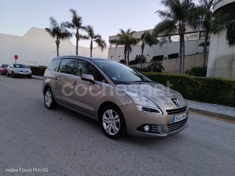 Beige Usado 2010 Peugeot 5008 Business-Line Monovolumen | 8700 € (Un poco caro) - Imagen 1/4