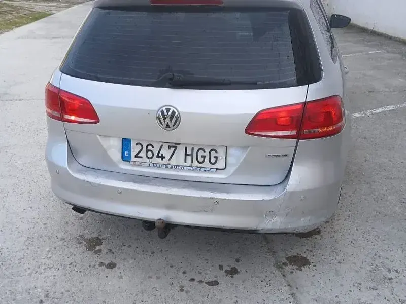 Usado VW Passat Edition 105 CV (77 kW) 2012 Gris / plata Berlina