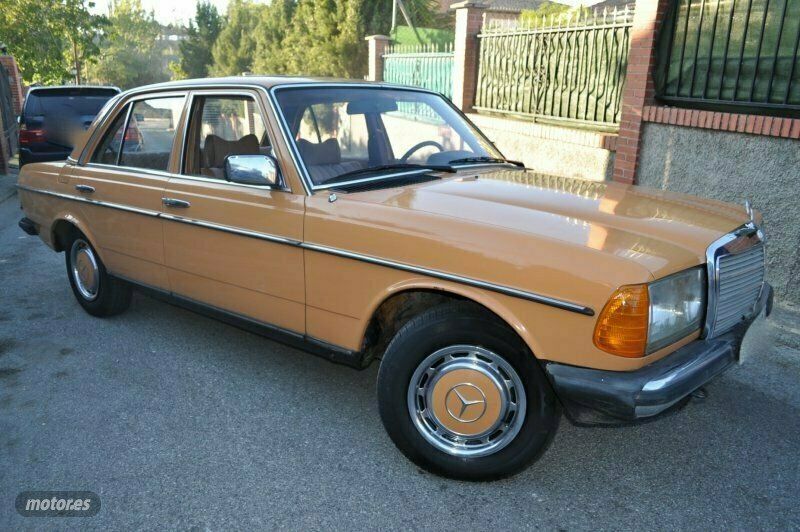 Usado Mercedes 300 82 CV (60 kW) 1979 Naranja Berlina