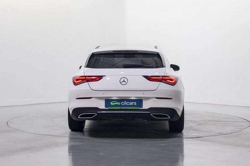 Usado Mercedes CLA200 Shooting Brake 163 CV (119 kW) 2021 Blanco Familiar