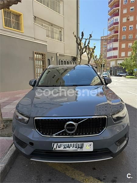 Usado Volvo XC40 Momentum 150 CV (110 kW) 2020 Gris / plata SUV