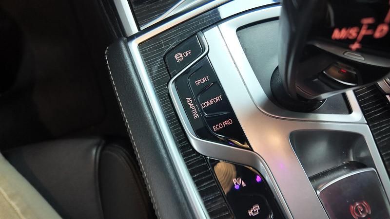 Usado BMW 750 M Sport 450 CV (330 kW) 2016 Azul Berlina