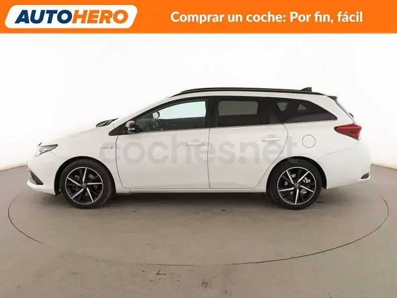 Usado Toyota Auris Hybrid 136 CV (100 kW) 2017 Blanco Familiar
