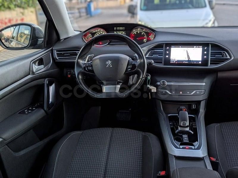 Usado Peugeot 308 SW Style 130 CV (95 kW) 2021 Gris / plata Familiar