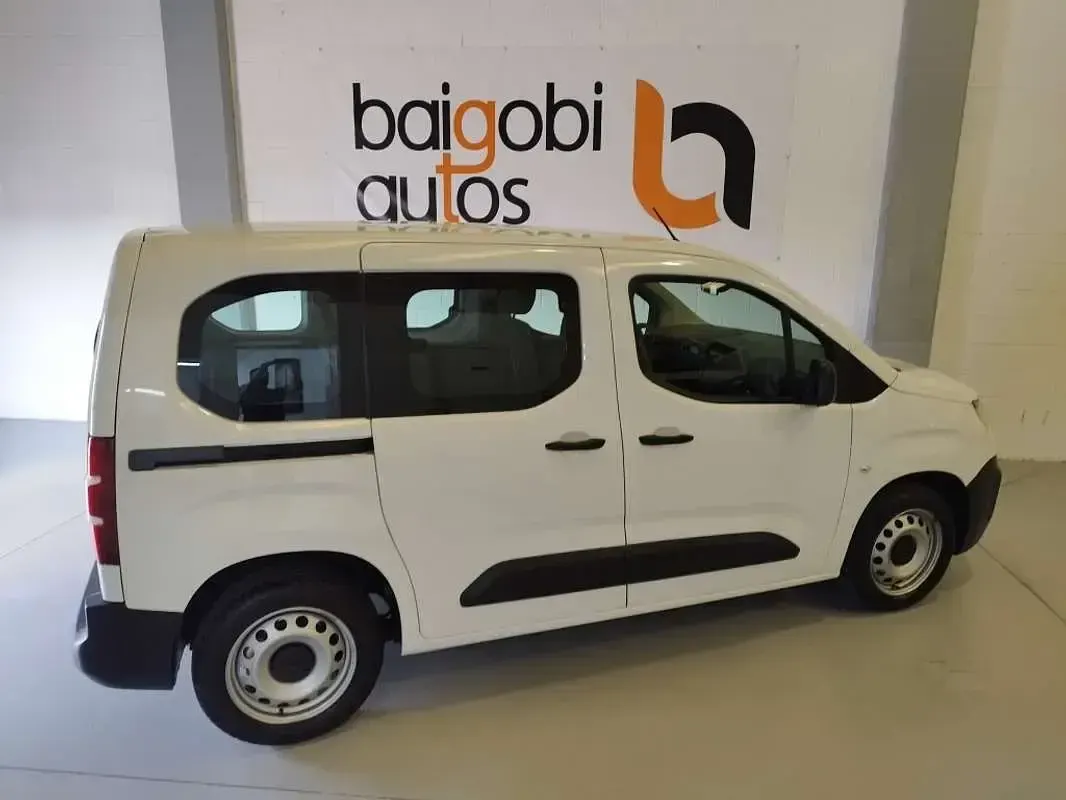 Usado Citroën Berlingo Live 102 CV (75 kW) 2021 Blanco Monovolumen
